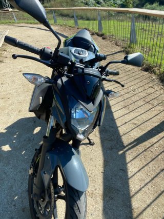 Kawasaki Z125 gris/verde