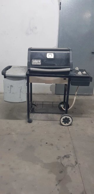 Barbacoa de gas negra y plateada