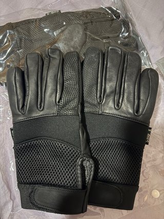 Guantes anticorte negros. Cada par 10€