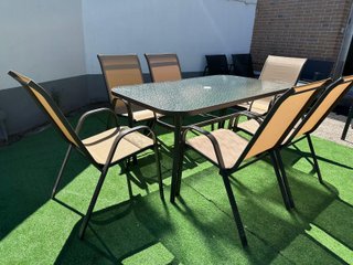 Mesa de cristal con 6 sillas de exterior
