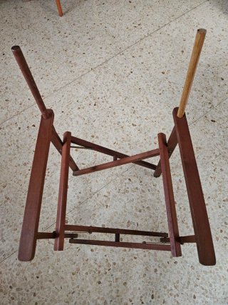 Tres sillas de madera plegables,prácticas, cómodas