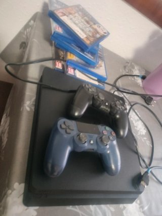 Consola PS4 Sony Negra con Mando Azul