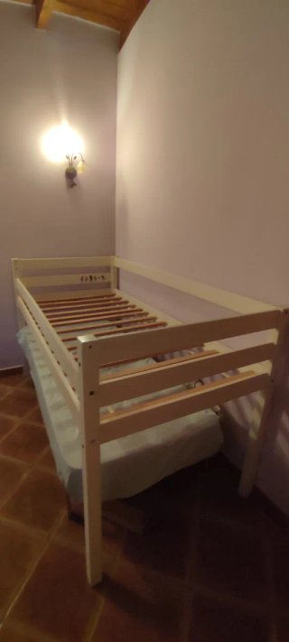 Cama alta de madera Se hace trueque