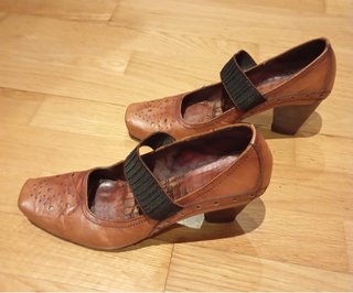 Zapatos Hispanitas tacón mujer marrones