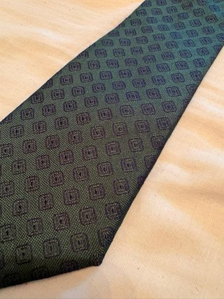 Corbata verde con estampado