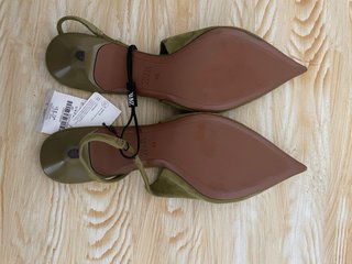 Zapatos destalonados de ante verdes lima. Talla 40