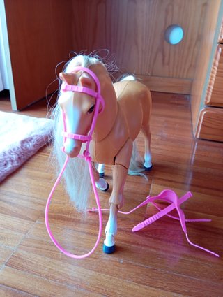 Cavalo Barbie Original com Acessórios Rosa