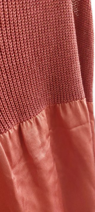 Vestido Midi. Ganchillo y raso. Tirantes finitos