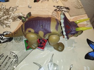 Lote de dinosaurios de juguete