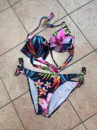 Costume da bagno tropicale