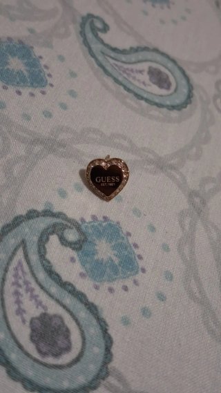 Pendiente Guess Corazón Dorado y tuerca de tous