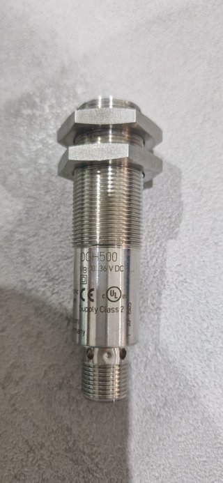 Sensor IFM OGH500 con supresión de fondo