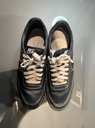 Zapatillas Nike Negras y Beige