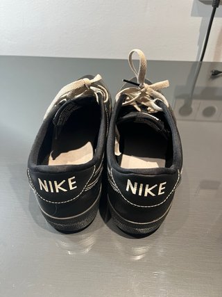 Zapatillas Nike Negras y Beige