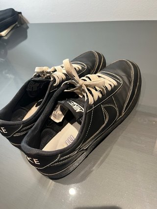 Zapatillas Nike Negras y Beige
