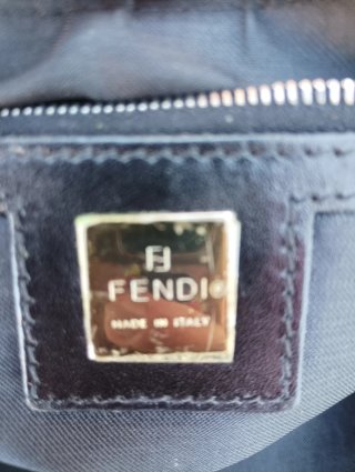 Borsa Fendi nera con logo argento