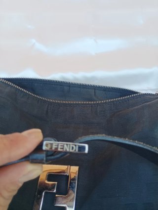 Borsa Fendi nera con logo argento