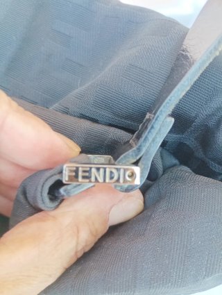 Borsa Fendi nera con logo argento