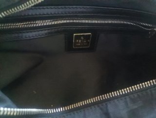 Borsa Fendi nera con logo argento