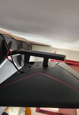 • Monitor AOC QuadHD 165Hz