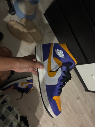 Zapatillas Jordan Mid Morado y Amarillo