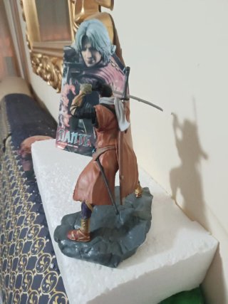 Figura samurái en pose de batalla, coleccionista