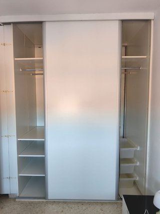 Armario que comunica dos habitaciones
