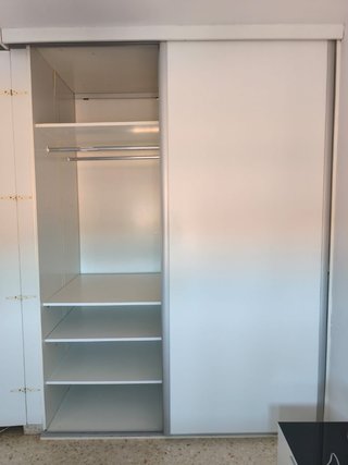 Armario que comunica dos habitaciones