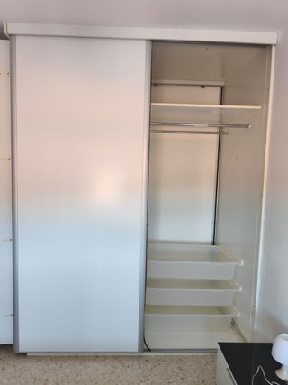 Armario que comunica dos habitaciones