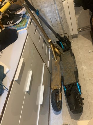 Patinete eléctrico dorado leer bien solo el dorado