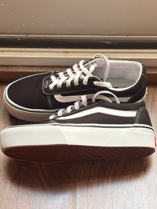 Vans plataforma talla 38 mujer. Sin caja.