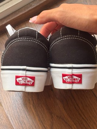 Vans plataforma talla 38 mujer. Sin caja.