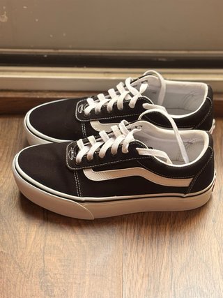 Vans plataforma talla 38 mujer. Sin caja.