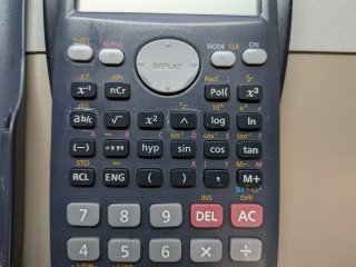 Calculadora Científica Casio fx-82MS