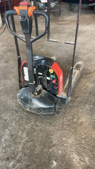 Transpaleta Eléctrica HELI como nueva