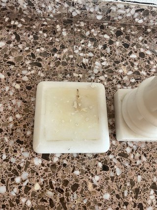 Pilar de mármol blanco