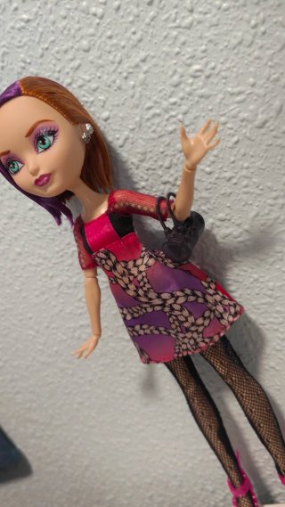 Muñeca Poppy O'Hair Hija de Rapunzel Ever After Hi