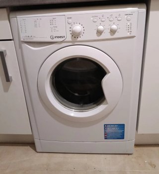 Lavadora se vende por 80€