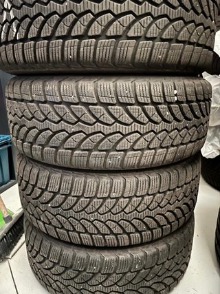 Tapacubos Mercedes-Benz (4 unidades) originales