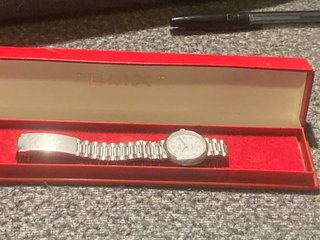Reloj Lotus Quartz Mujer Plata Blanco funciona