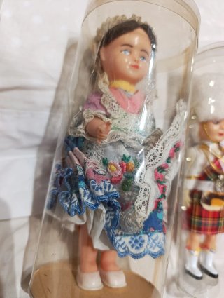 Muñecas souvenir antiguas 15€/ unidad. 40€ las 3.