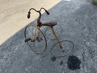 Triciclo infantil antiguo