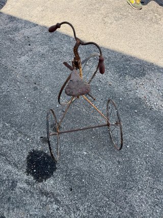 Triciclo infantil antiguo