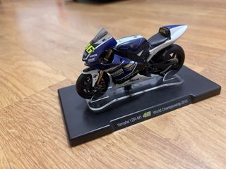 Maqueta Moto Yamaha YZR-M1 Rossi 2013