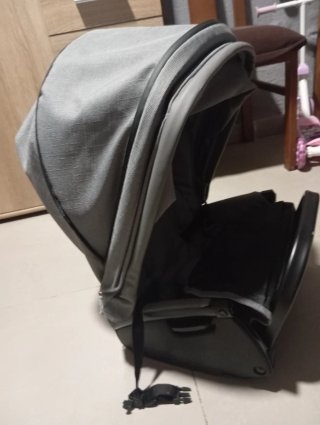 Carro de bebé gris