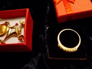 Lote de anillos chapados en oro ..