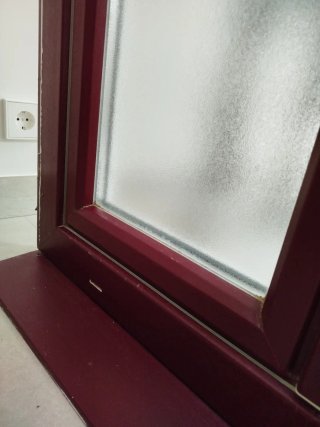 Ventana PVC bicolor 2 hojas con vidrio esmerilado