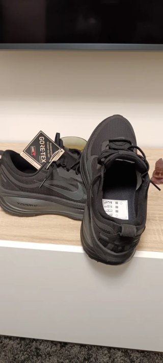 Zapatillas Nike Vomero 18 GTX Negras a estrenar