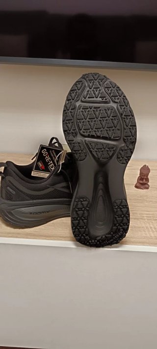 Zapatillas Nike Vomero 18 GTX Negras a estrenar