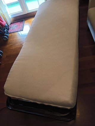 Cama articulada beige en buen estado con mando